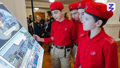 Общество «Знание» открыло выставку по мотивам нового издания графических новелл о Героях