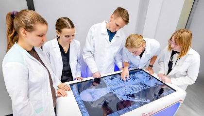 С 3 сентября стартует обновленный курс «Россия – мои горизонты»: школьники 6–11 классов будут изучать экономику своих регионов