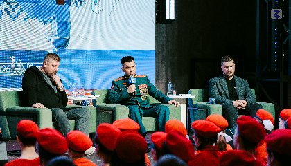 Мужество, слава и единство: на марафоне Знание.Первые военкоры и участник СВО рассказали о подвигах защитников Отечества