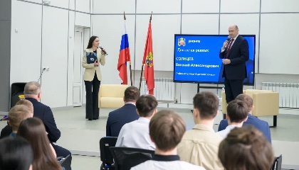 Диалог на равных: в Орске губернатор встретился с молодежью
