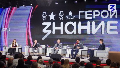 «Оружие журналиста — правда»: военкоры RT на форуме Знание.Герои поделились опытом работы на передовой