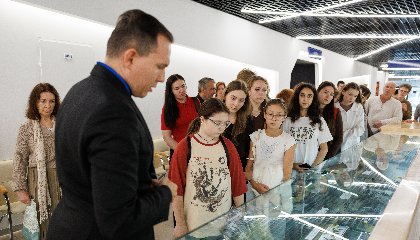 Не абстрактные образы, а реальные люди:  в Уфе начала работу выставка Знание.Герои