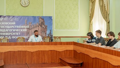 Бердянск стал центром диалога о духовных ценностях: лекторы Общества «Знание» провели диалог с молодежью Донбасса и Новороссии