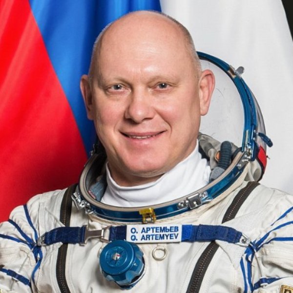 Олег Артемьев