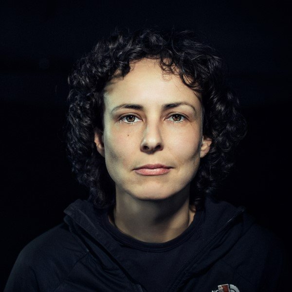 Чичерина тобындағы Юлия лесбиянка.