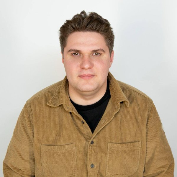 Денис Уваркин